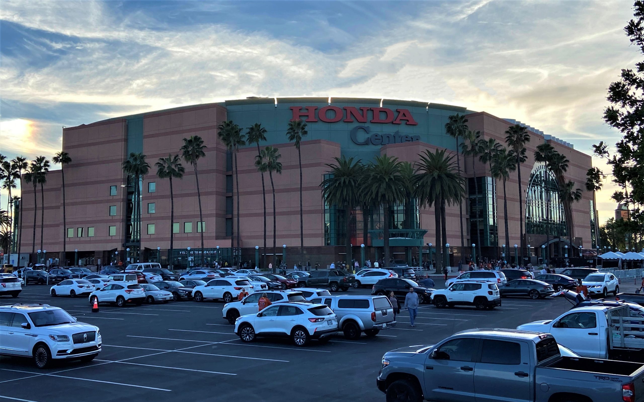 Closest Hotels To Honda Center in Anaheim - Whats Up Anaheim